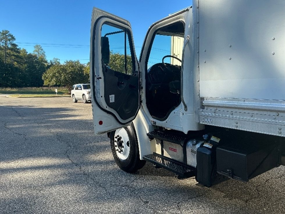 Medium Duty Box Truck-Light and Medium Duty Trucks-Freightliner-2020-M2-Prince George-VA-224,832\n\t\tmiles-$ 51,500 - Image 16