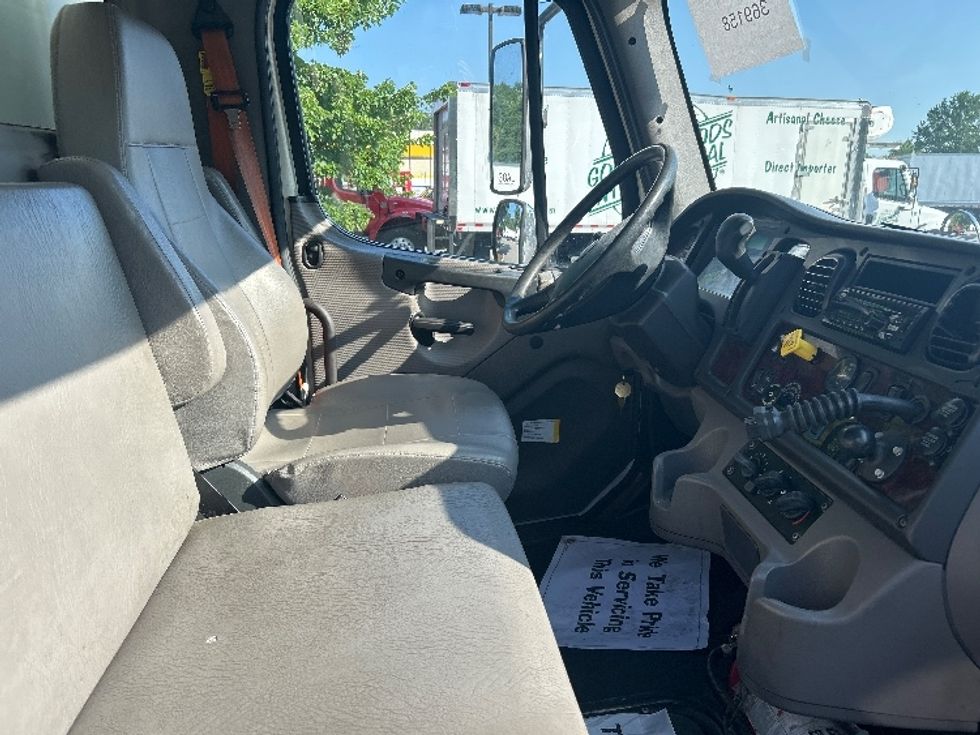 Medium Duty Box Truck-Light and Medium Duty Trucks-Freightliner-2020-M2-Prince George-VA-329,383\n\t\tmiles-$ 25,250 - Image 21