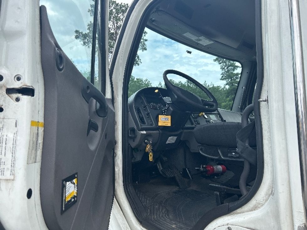 Medium Duty Box Truck-Light and Medium Duty Trucks-Freightliner-2020-M2-Prince George-VA-339,694\n\t\tmiles-$ 24,250 - Image 16