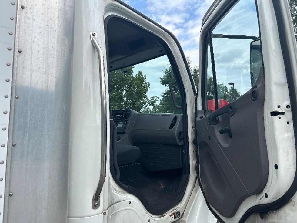 Medium Duty Box Truck-Light and Medium Duty Trucks-Freightliner-2020-M2-Prince George-VA-339,694\n\t\tmiles-$ 24,250 - Image 20