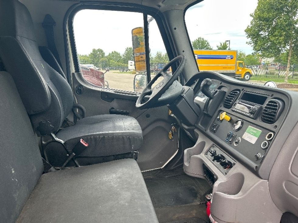 Medium Duty Box Truck-Light and Medium Duty Trucks-Freightliner-2020-M2-Prince George-VA-339,694\n\t\tmiles-$ 24,250 - Image 22