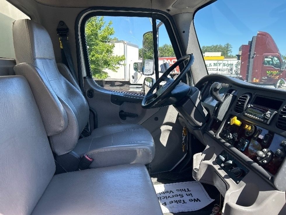 Medium Duty Box Truck-Light and Medium Duty Trucks-Freightliner-2020-M2-Prince George-VA-355,430\n\t\tmiles-$ 22,250 - Image 22