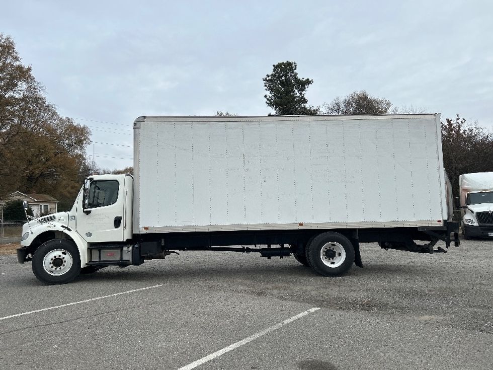 Medium Duty Box Truck-Light and Medium Duty Trucks-Freightliner-2020-M2-Prince George-VA-71,649\n\t\tmiles-$ 69,500 - Image 4