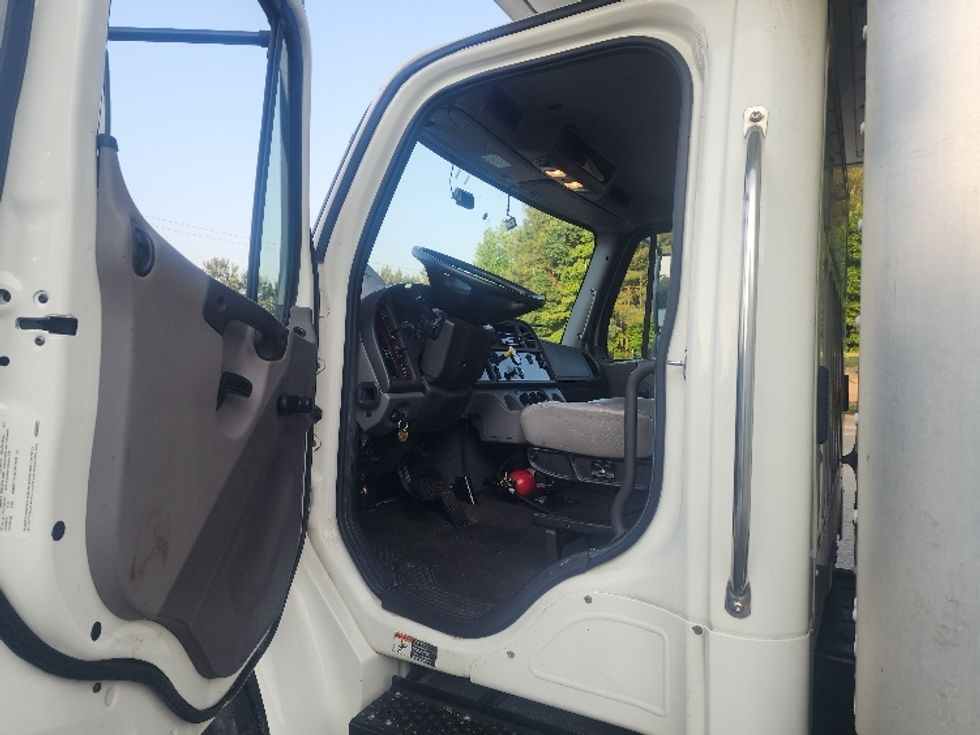 Medium Duty Box Truck-Light and Medium Duty Trucks-Freightliner-2020-M2-Prince George-VA-84,421\n\t\tmiles-$ 64,250 - Image 16