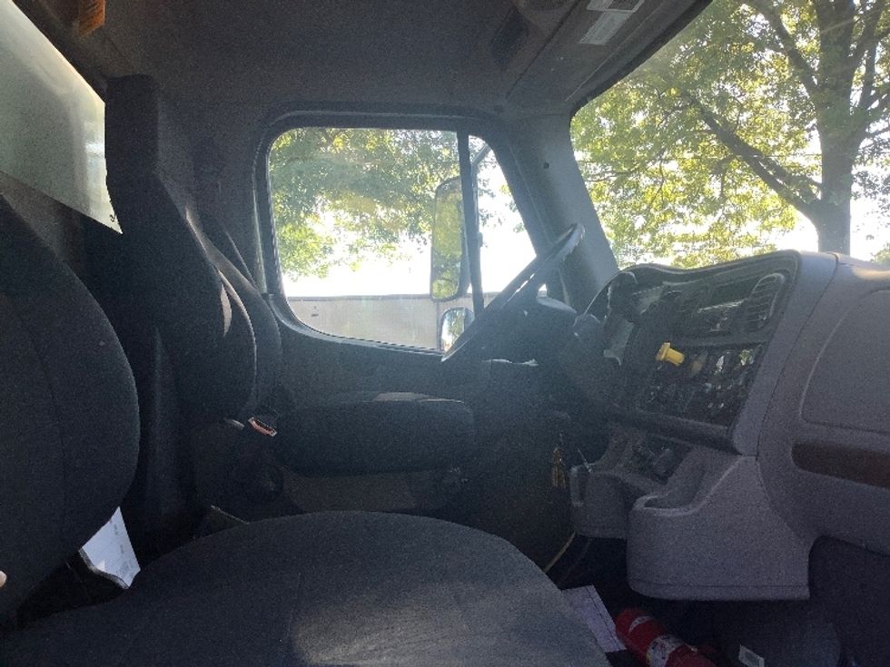 Medium Duty Box Truck-Light and Medium Duty Trucks-Freightliner-2020-M2-Reading-PA-313,424\n\t\tmiles-$ 27,000 - Image 22