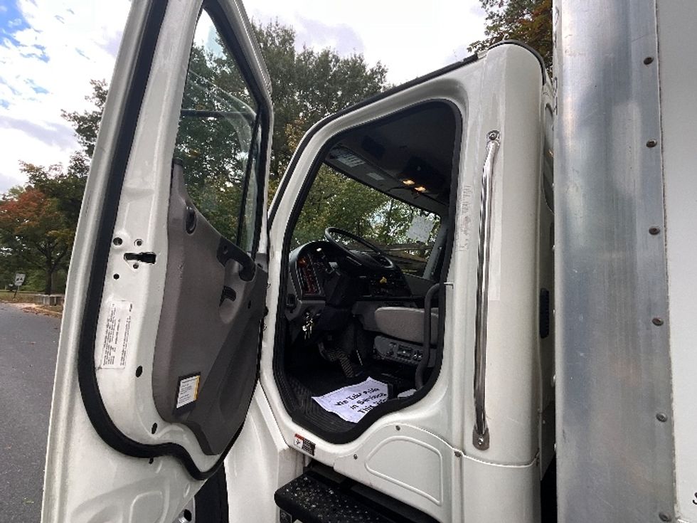 Medium Duty Box Truck-Light and Medium Duty Trucks-Freightliner-2020-M2-Reading-PA-372,103\n\t\tmiles-$ 23,000 - Image 16