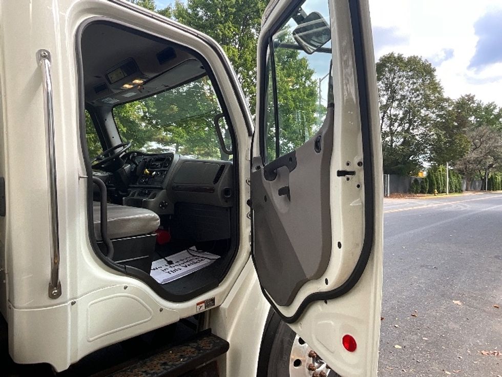 Medium Duty Box Truck-Light and Medium Duty Trucks-Freightliner-2020-M2-Reading-PA-372,103\n\t\tmiles-$ 23,000 - Image 20
