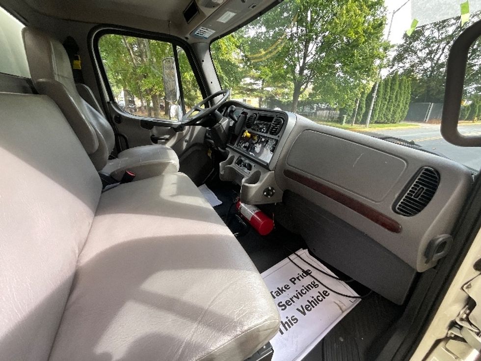 Medium Duty Box Truck-Light and Medium Duty Trucks-Freightliner-2020-M2-Reading-PA-372,103\n\t\tmiles-$ 23,000 - Image 22