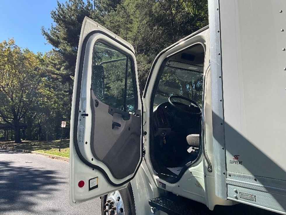Medium Duty Box Truck-Light and Medium Duty Trucks-Freightliner-2020-M2-Reading-PA-417,971\n\t\tmiles-$ 23,000 - Image 16