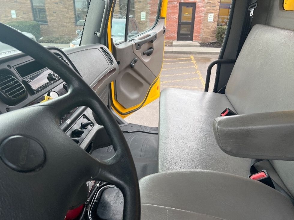 Medium Duty Box Truck-Light and Medium Duty Trucks-Freightliner-2020-M2-Rochester-NY-173,875\n\t\tmiles-$ 41,000 - Image 19