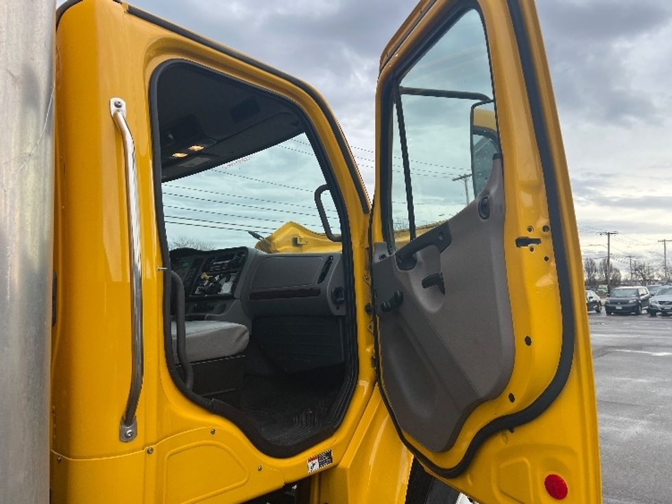 Medium Duty Box Truck-Light and Medium Duty Trucks-Freightliner-2020-M2-Rochester-NY-173,875\n\t\tmiles-$ 41,000 - Image 20