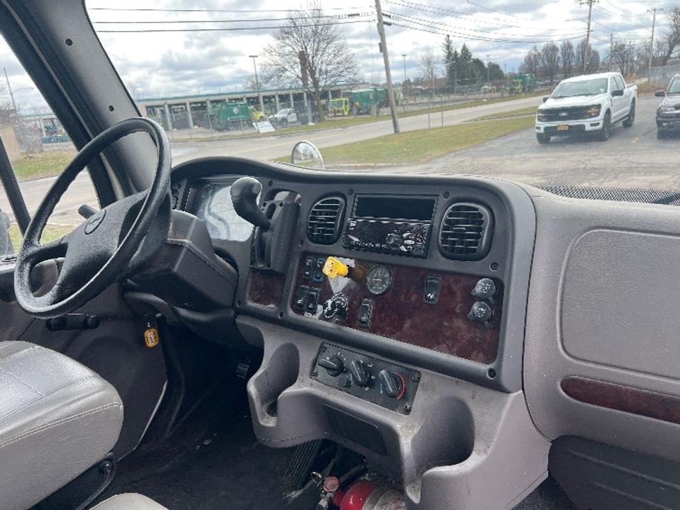 Medium Duty Box Truck-Light and Medium Duty Trucks-Freightliner-2020-M2-Rochester-NY-18,909\n\t\tmiles-$ 66,750 - Image 22