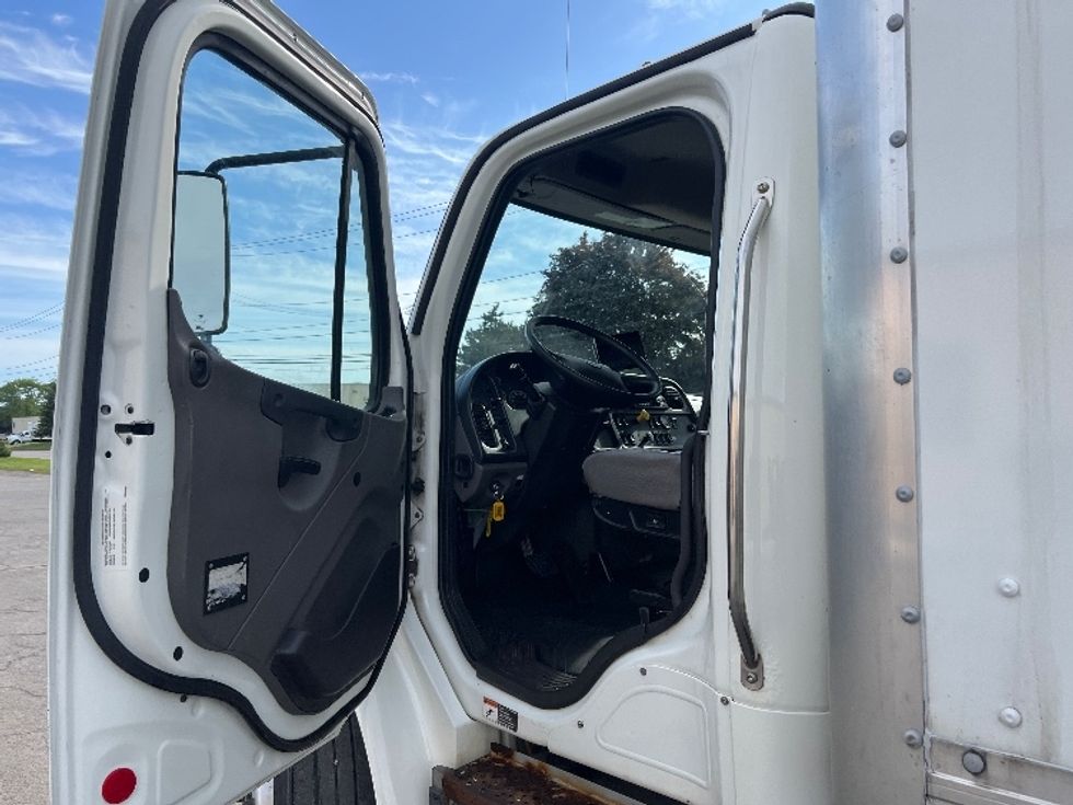 Medium Duty Box Truck-Light and Medium Duty Trucks-Freightliner-2020-M2-Rochester-NY-192,306\n\t\tmiles-$ 43,000 - Image 16