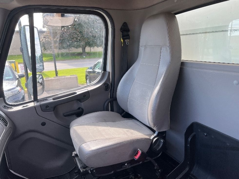 Medium Duty Box Truck-Light and Medium Duty Trucks-Freightliner-2020-M2-Rochester-NY-192,306\n\t\tmiles-$ 43,000 - Image 19