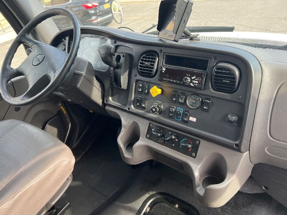 Medium Duty Box Truck-Light and Medium Duty Trucks-Freightliner-2020-M2-Rochester-NY-192,306\n\t\tmiles-$ 43,000 - Image 22