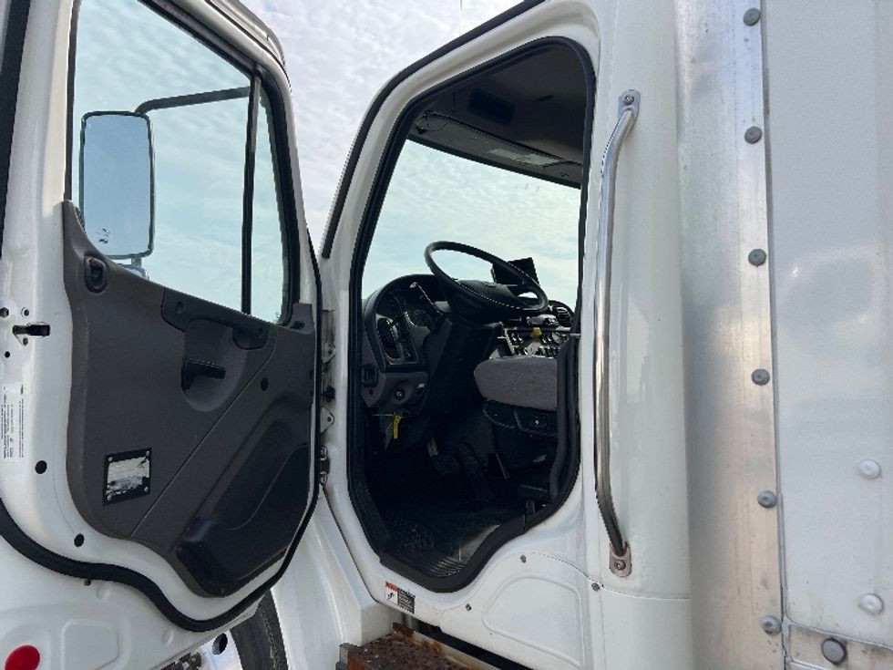Medium Duty Box Truck-Light and Medium Duty Trucks-Freightliner-2020-M2-Rochester-NY-192,490\n\t\tmiles-$ 43,000 - Image 14