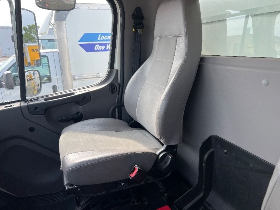 Medium Duty Box Truck-Light and Medium Duty Trucks-Freightliner-2020-M2-Rochester-NY-192,490\n\t\tmiles-$ 43,000 - Image 17