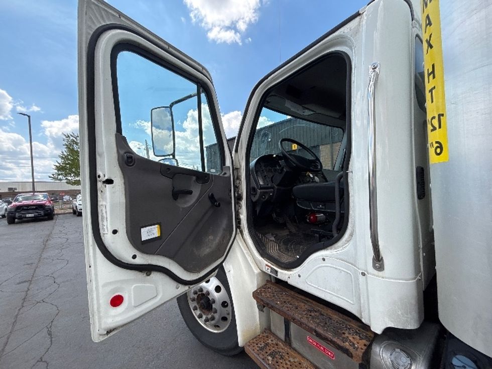 Medium Duty Box Truck-Light and Medium Duty Trucks-Freightliner-2020-M2-Rochester-NY-204,360\n\t\tmiles-$ 52,000 - Image 14