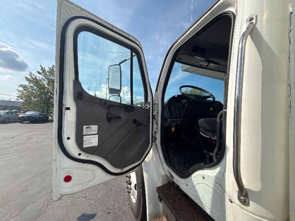 Medium Duty Box Truck-Light and Medium Duty Trucks-Freightliner-2020-M2-Rochester-NY-216,310\n\t\tmiles-$ 47,750 - Image 15