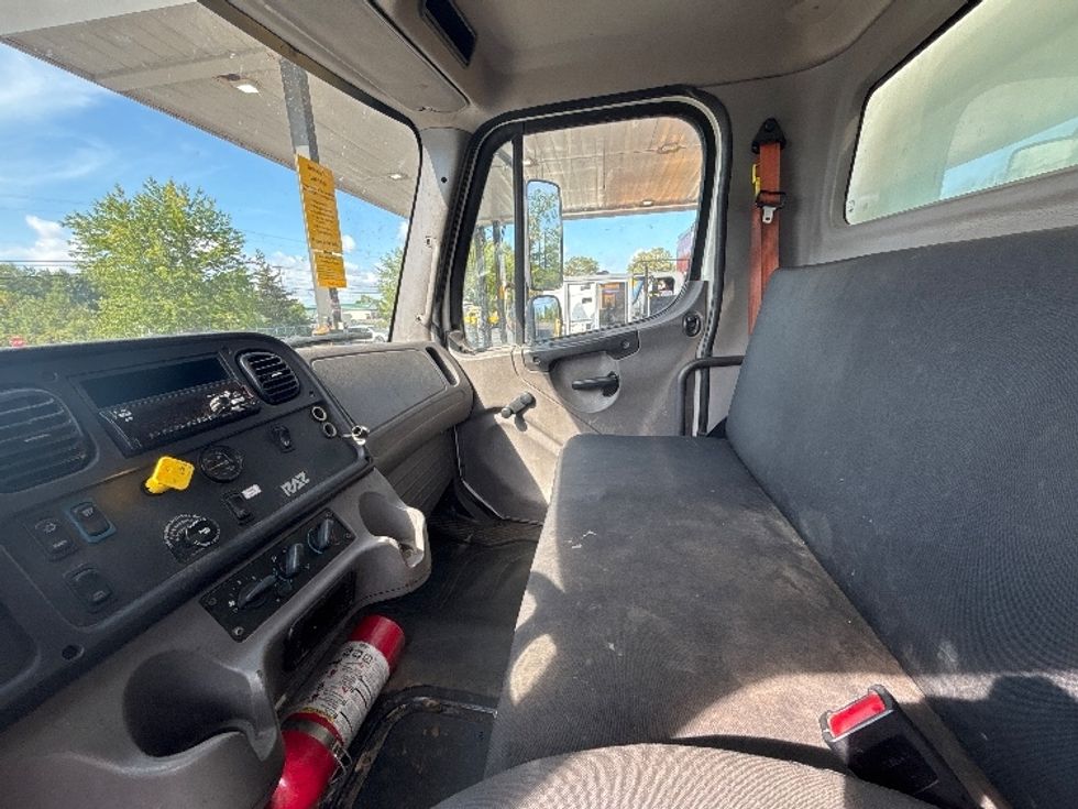 Medium Duty Box Truck-Light and Medium Duty Trucks-Freightliner-2020-M2-Rochester-NY-216,310\n\t\tmiles-$ 47,750 - Image 18