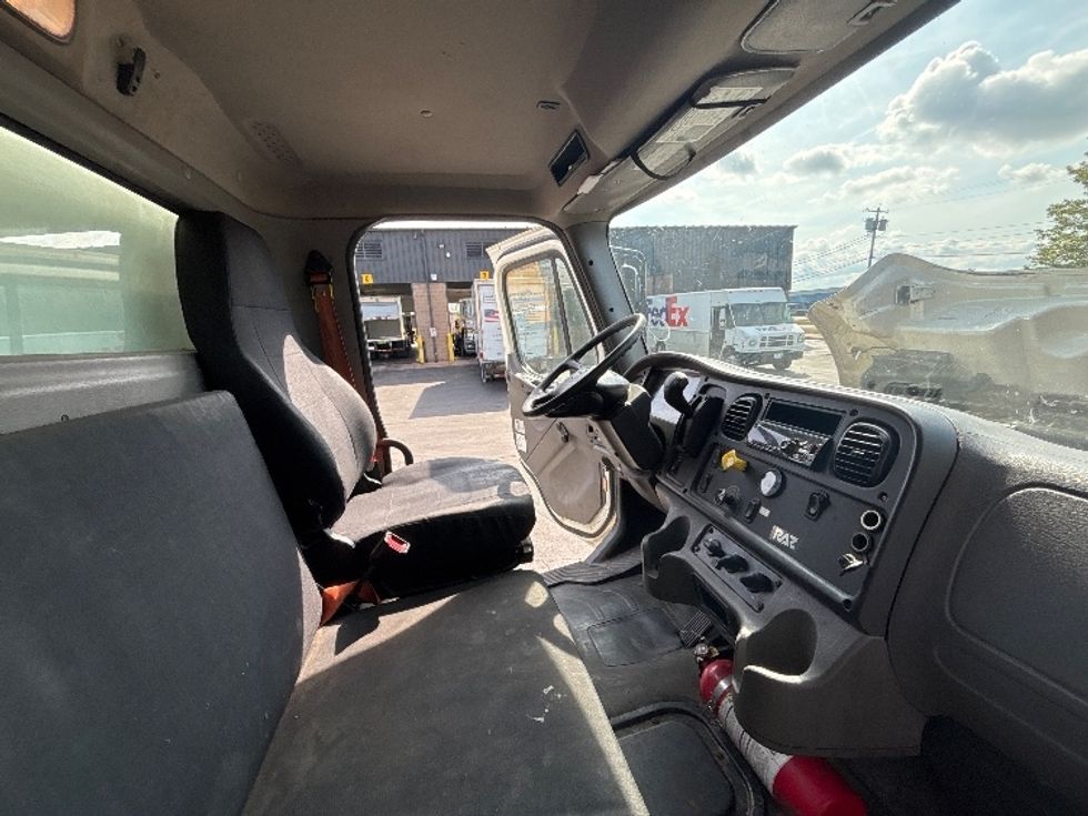 Medium Duty Box Truck-Light and Medium Duty Trucks-Freightliner-2020-M2-Rochester-NY-216,310\n\t\tmiles-$ 47,750 - Image 21