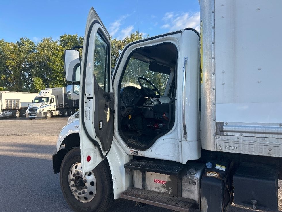 Medium Duty Box Truck-Light and Medium Duty Trucks-Freightliner-2020-M2-Rochester-NY-254,159\n\t\tmiles-$ 44,750 - Image 16