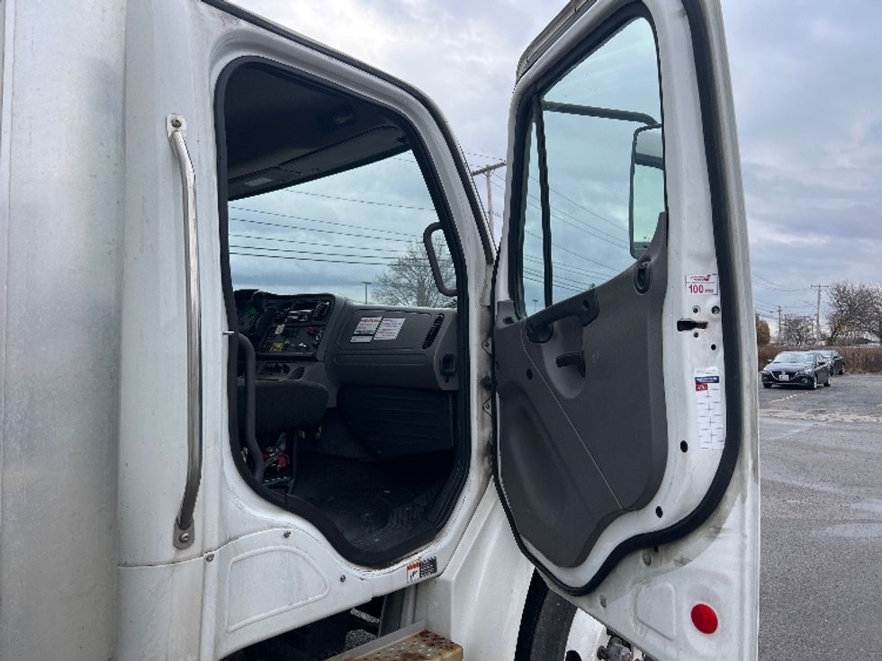 Medium Duty Box Truck-Light and Medium Duty Trucks-Freightliner-2020-M2-Rochester-NY-281,246\n\t\tmiles-$ 29,250 - Image 20