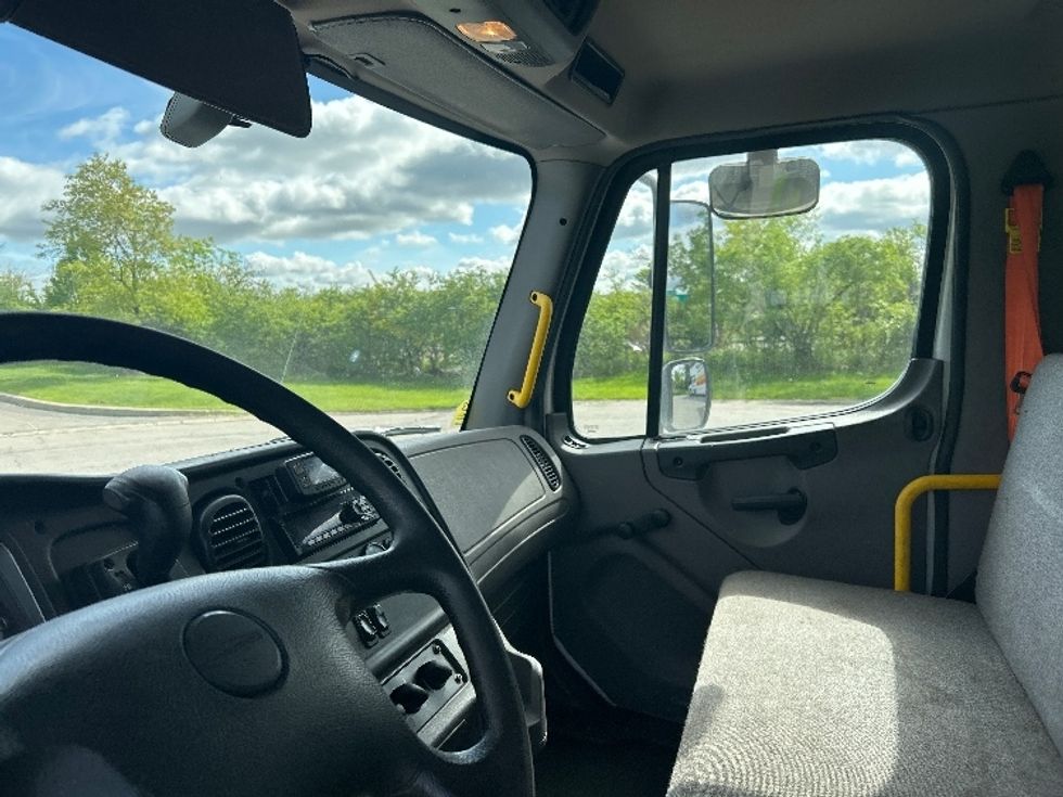 Medium Duty Box Truck-Light and Medium Duty Trucks-Freightliner-2020-M2-Rochester-NY-425,391\n\t\tmiles-$ 23,250 - Image 19