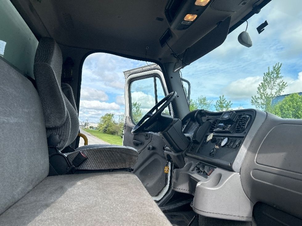 Medium Duty Box Truck-Light and Medium Duty Trucks-Freightliner-2020-M2-Rochester-NY-425,391\n\t\tmiles-$ 23,250 - Image 22