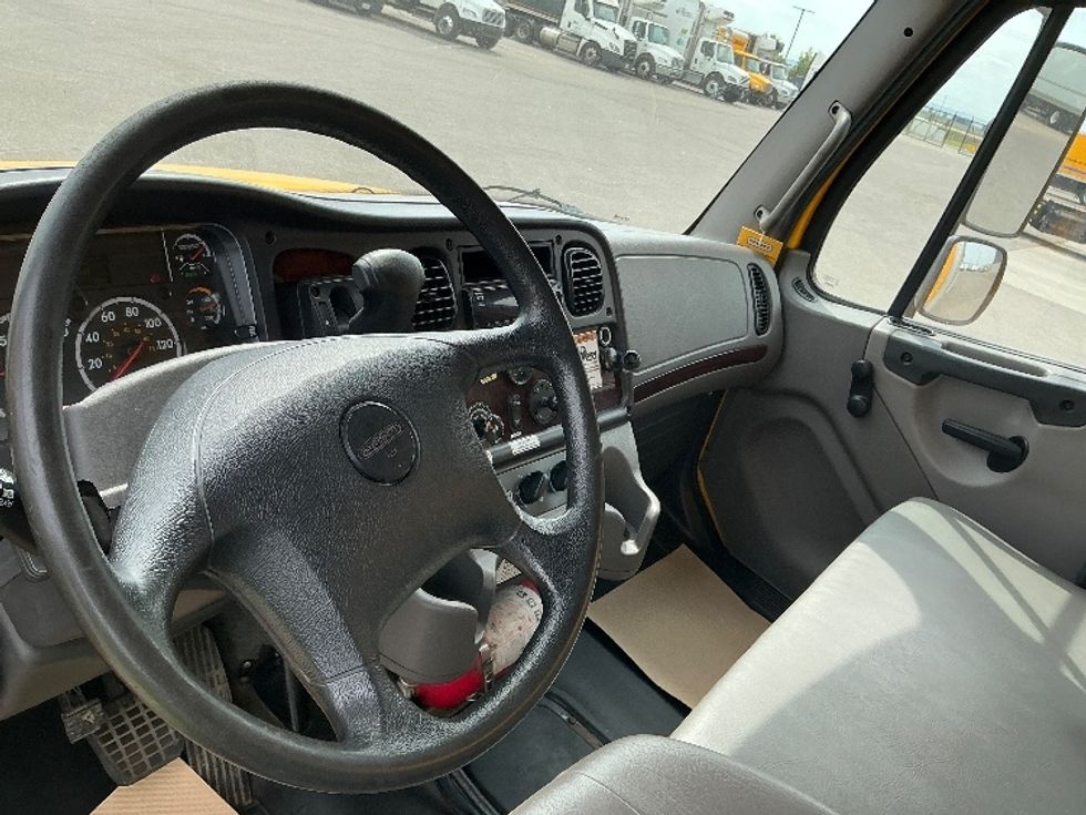Medium Duty Box Truck-Light and Medium Duty Trucks-Freightliner-2020-M2-Rocky View County-AB-254,142\n\t\tkm-$ 67,250 - Image 17