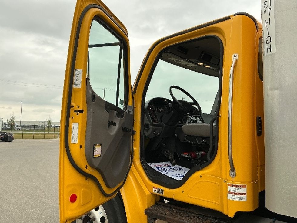 Medium Duty Box Truck-Light and Medium Duty Trucks-Freightliner-2020-M2-Rocky View County-AB-295,070\n\t\tkm-$ 62,750 - Image 16