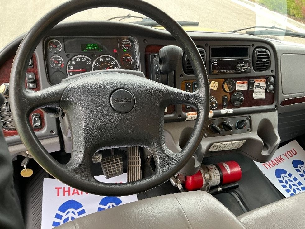 Medium Duty Box Truck-Light and Medium Duty Trucks-Freightliner-2020-M2-Rocky View County-AB-295,070\n\t\tkm-$ 62,750 - Image 18