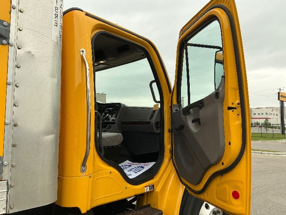 Medium Duty Box Truck-Light and Medium Duty Trucks-Freightliner-2020-M2-Rocky View County-AB-295,070\n\t\tkm-$ 62,750 - Image 20