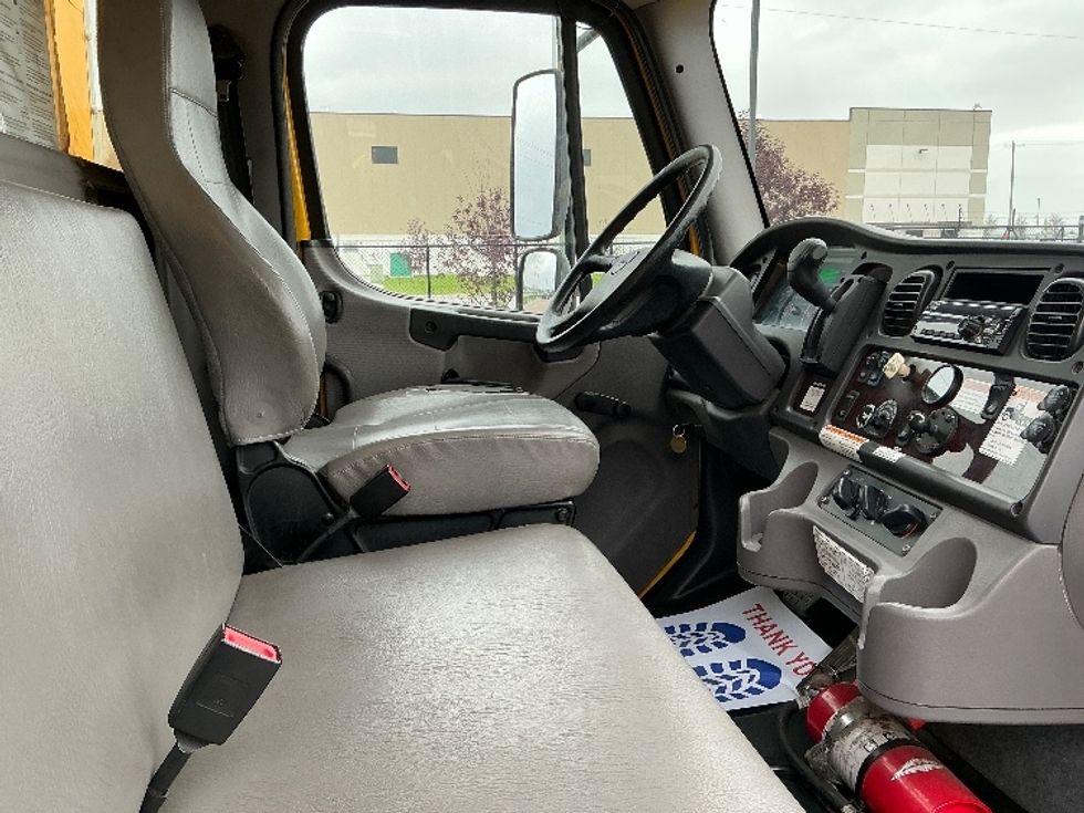 Medium Duty Box Truck-Light and Medium Duty Trucks-Freightliner-2020-M2-Rocky View County-AB-295,070\n\t\tkm-$ 62,750 - Image 22