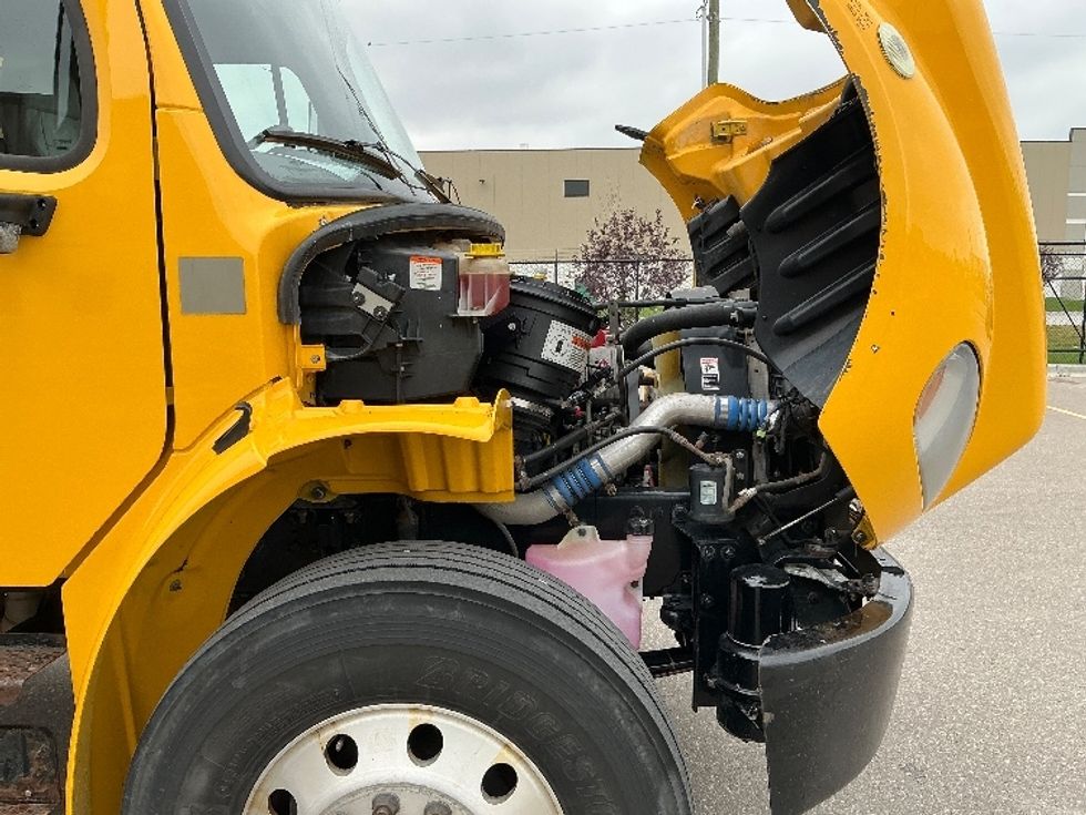 Medium Duty Box Truck-Light and Medium Duty Trucks-Freightliner-2020-M2-Rocky View County-AB-295,070\n\t\tkm-$ 62,750 - Image 23