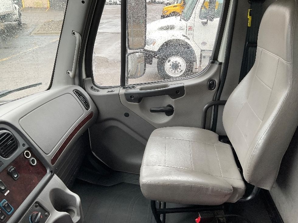 Medium Duty Box Truck-Light and Medium Duty Trucks-Freightliner-2020-M2-Romulus-MI-136,944\n\t\tmiles-$ 63,000 - Image 19