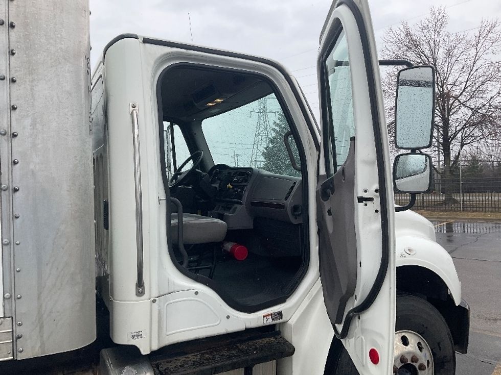 Medium Duty Box Truck-Light and Medium Duty Trucks-Freightliner-2020-M2-Romulus-MI-136,944\n\t\tmiles-$ 63,000 - Image 20