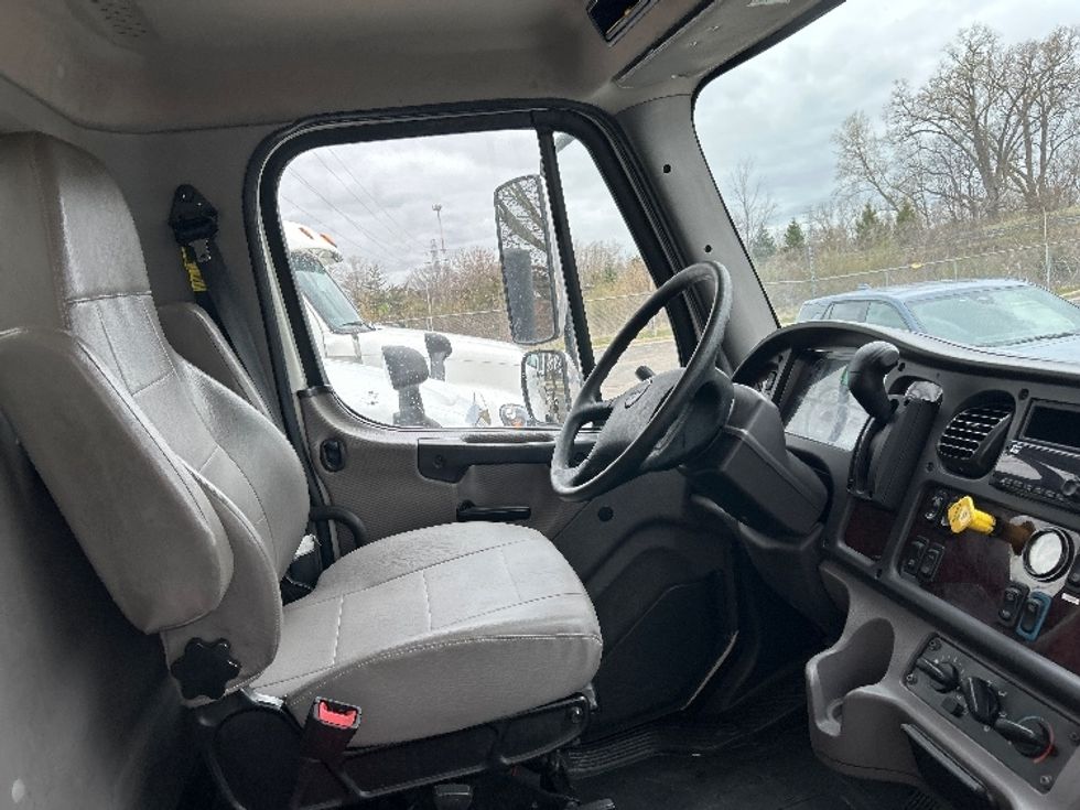 Medium Duty Box Truck-Light and Medium Duty Trucks-Freightliner-2020-M2-Romulus-MI-136,944\n\t\tmiles-$ 63,000 - Image 22