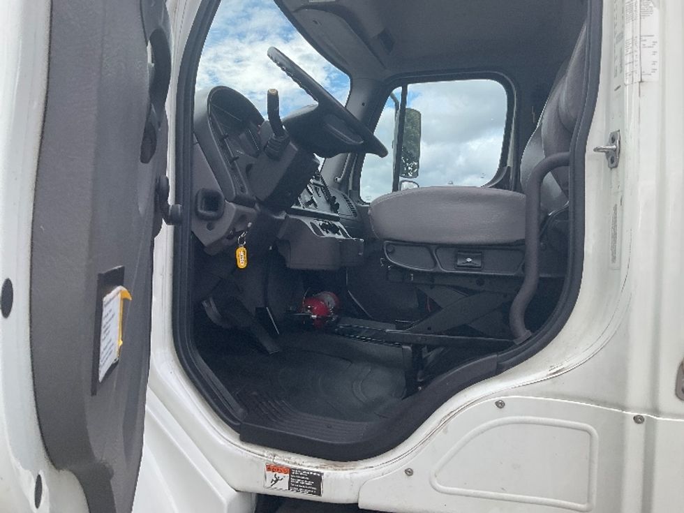 Medium Duty Box Truck-Light and Medium Duty Trucks-Freightliner-2020-M2-Romulus-MI-283,570\n\t\tmiles-$ 36,500 - Image 17