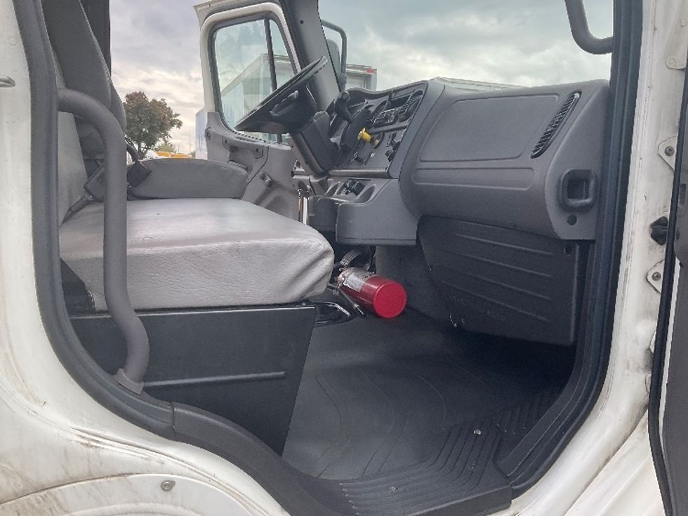 Medium Duty Box Truck-Light and Medium Duty Trucks-Freightliner-2020-M2-Romulus-MI-283,570\n\t\tmiles-$ 36,500 - Image 20