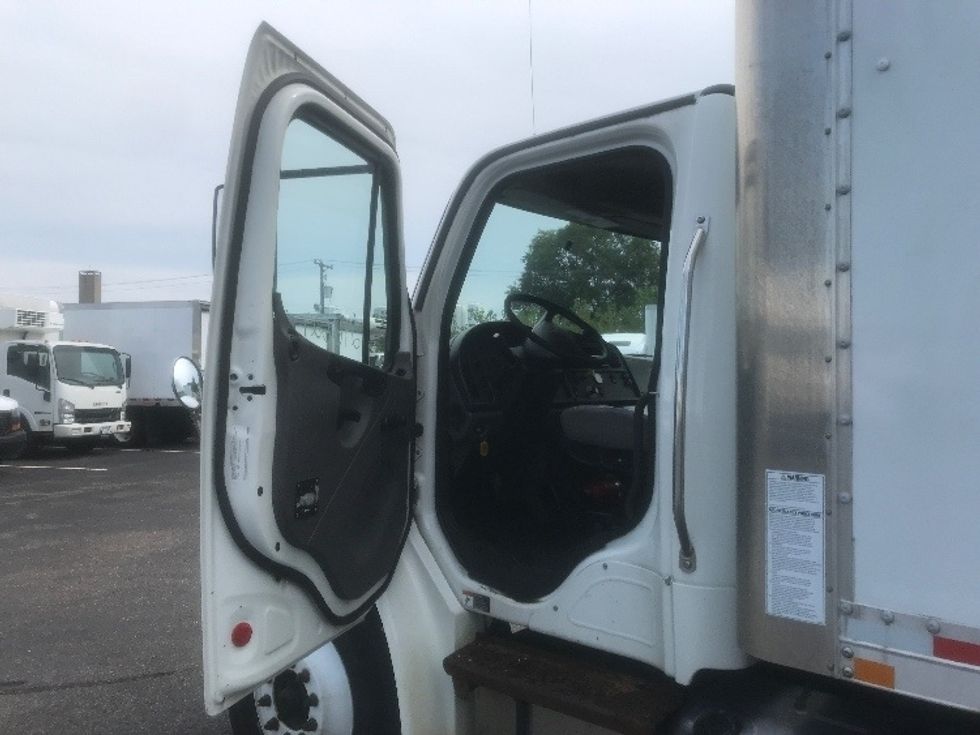 Medium Duty Box Truck-Light and Medium Duty Trucks-Freightliner-2020-M2-Roseville-MN-190,884\n\t\tmiles-$ 47,000 - Image 15