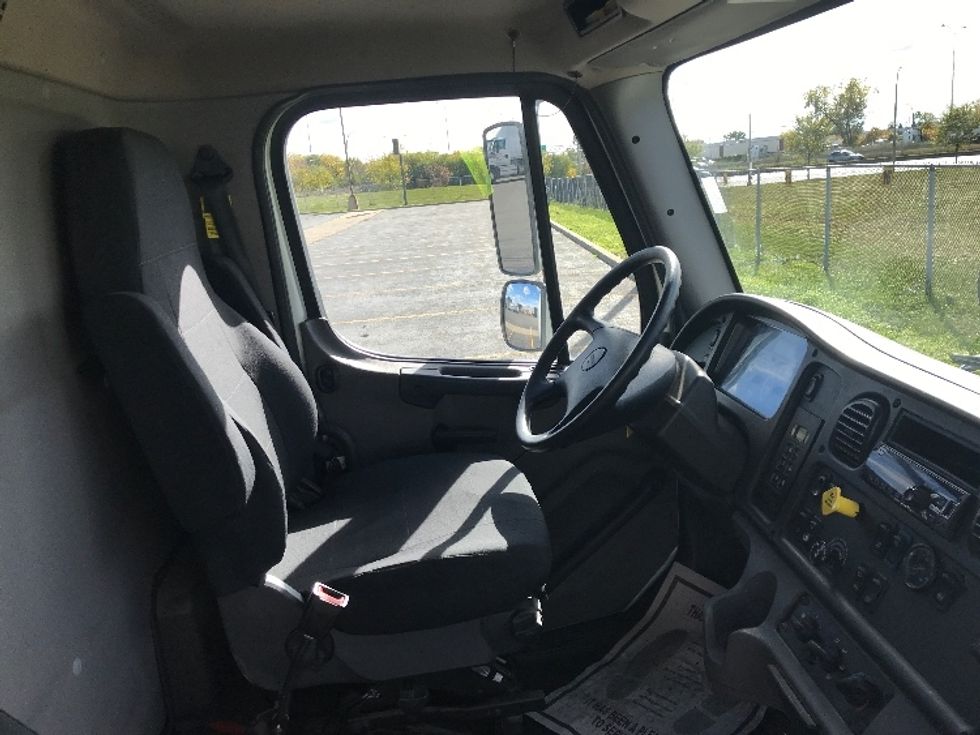 Medium Duty Box Truck-Light and Medium Duty Trucks-Freightliner-2020-M2-Saint Laurent-PQ-144,562\n\t\tkm-$ 93,000 - Image 22