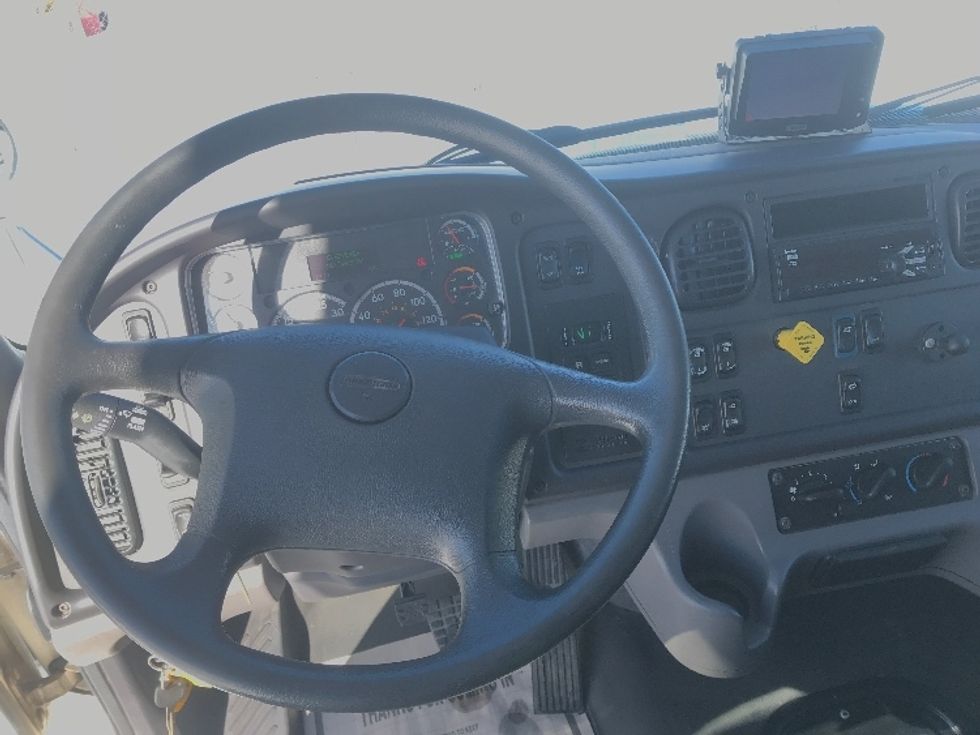 Medium Duty Box Truck-Light and Medium Duty Trucks-Freightliner-2020-M2-Saint Laurent-PQ-167,547\n\t\tkm-$ 65,750 - Image 18