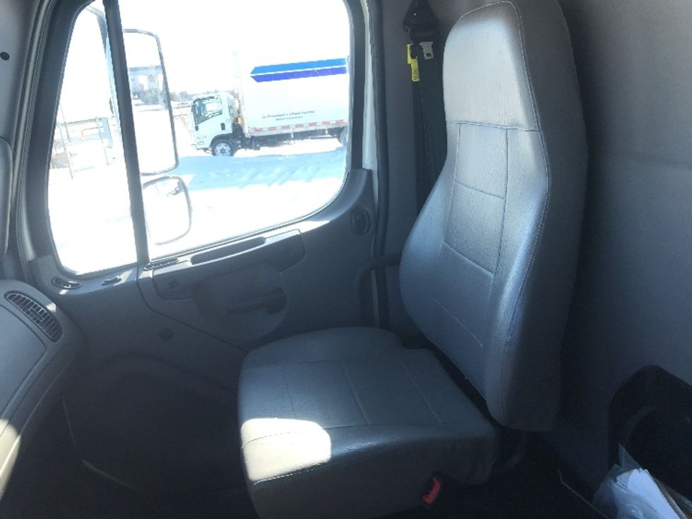 Medium Duty Box Truck-Light and Medium Duty Trucks-Freightliner-2020-M2-Saint Laurent-PQ-167,547\n\t\tkm-$ 65,750 - Image 19