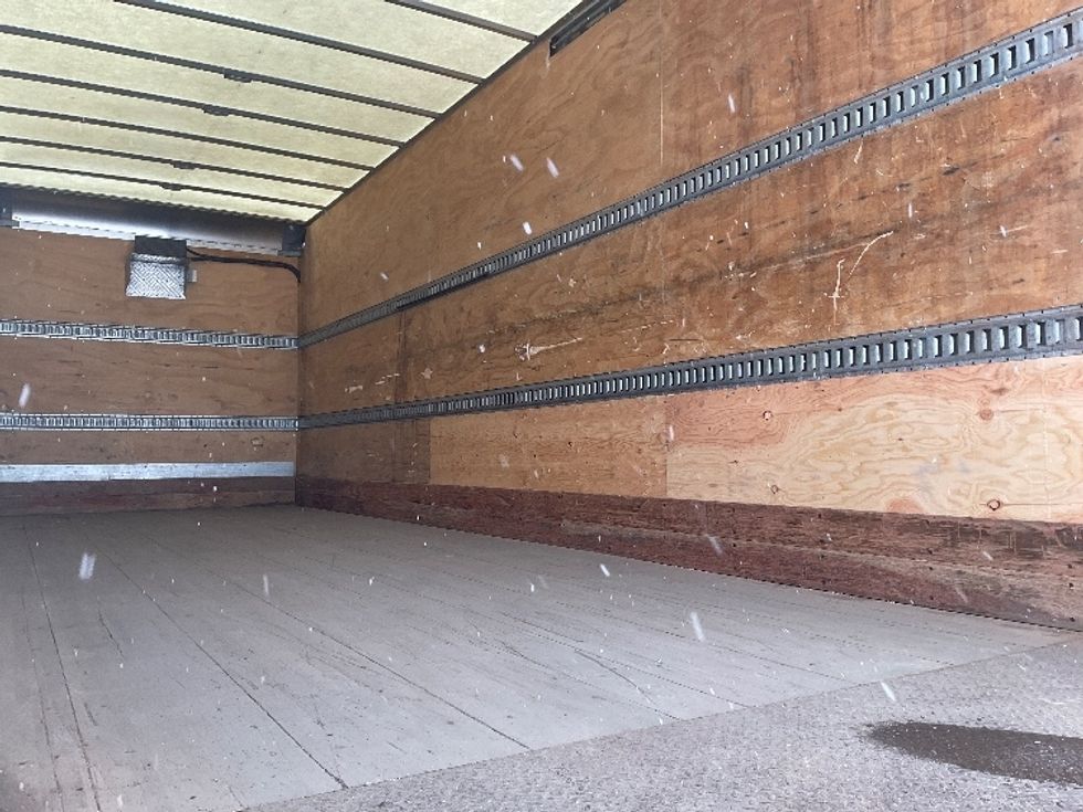 Medium Duty Box Truck-Light and Medium Duty Trucks-Freightliner-2020-M2-Saint Laurent-PQ-304,575\n\t\tkm-$ 57,000 - Image 12