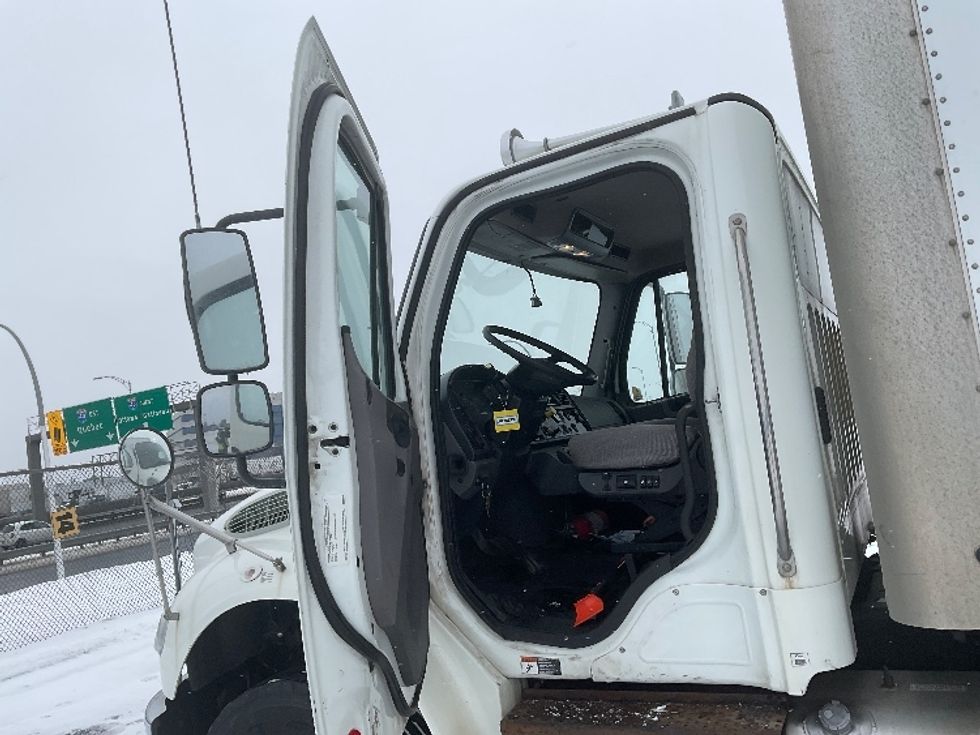 Medium Duty Box Truck-Light and Medium Duty Trucks-Freightliner-2020-M2-Saint Laurent-PQ-304,575\n\t\tkm-$ 57,000 - Image 16