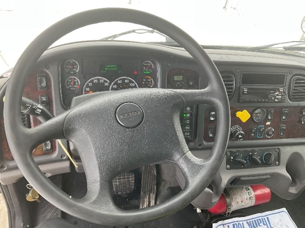 Medium Duty Box Truck-Light and Medium Duty Trucks-Freightliner-2020-M2-Saint Laurent-PQ-304,575\n\t\tkm-$ 57,000 - Image 18