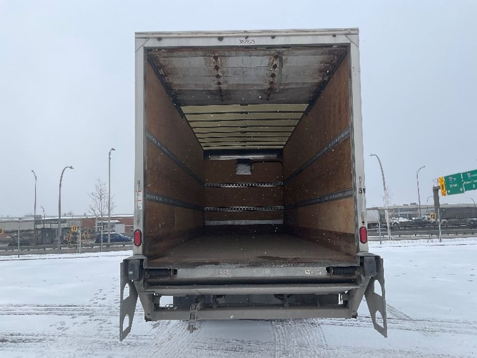 Medium Duty Box Truck-Light and Medium Duty Trucks-Freightliner-2020-M2-Saint Laurent-PQ-304,575\n\t\tkm-$ 57,000 - Image 8