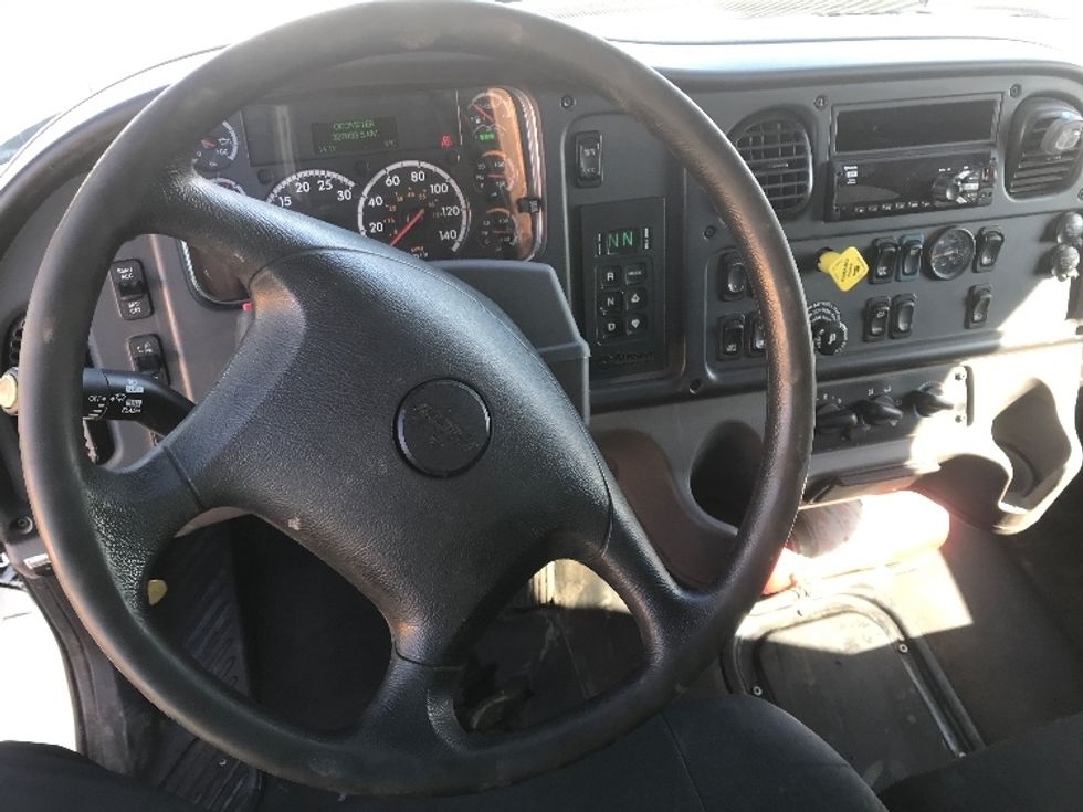 Medium Duty Box Truck-Light and Medium Duty Trucks-Freightliner-2020-M2-Saint Laurent-PQ-326,979\n\t\tkm-$ 77,500 - Image 17