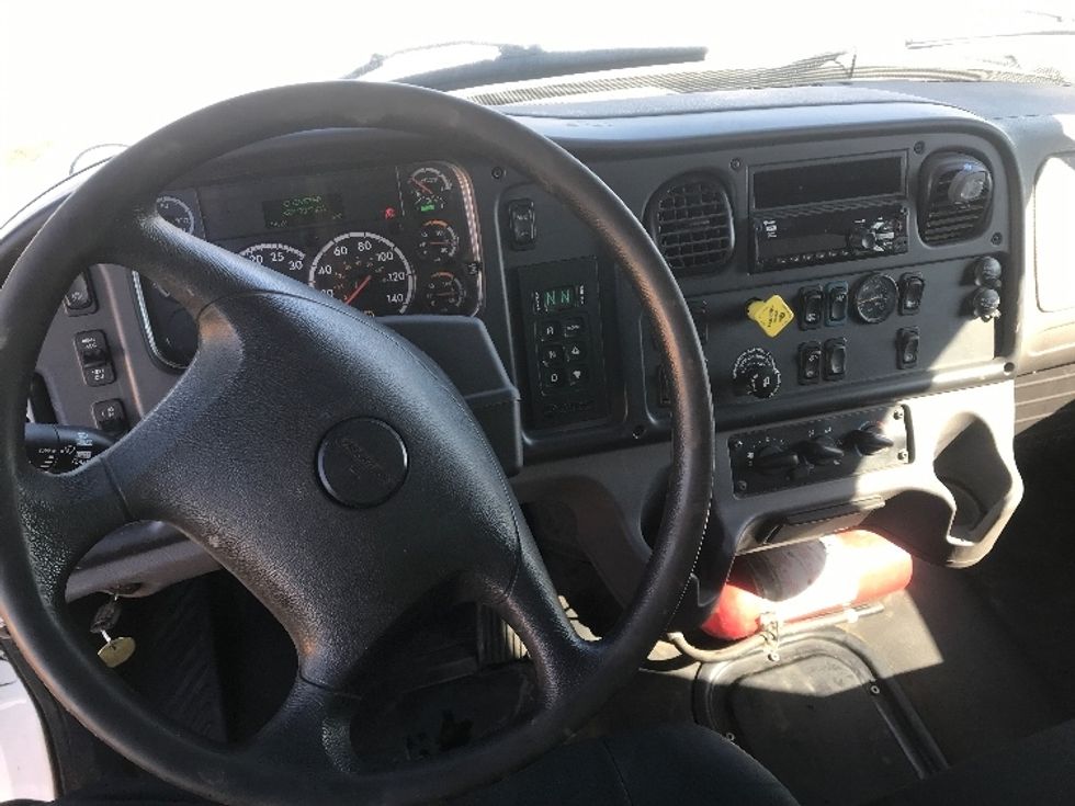 Medium Duty Box Truck-Light and Medium Duty Trucks-Freightliner-2020-M2-Saint Laurent-PQ-326,979\n\t\tkm-$ 77,500 - Image 18